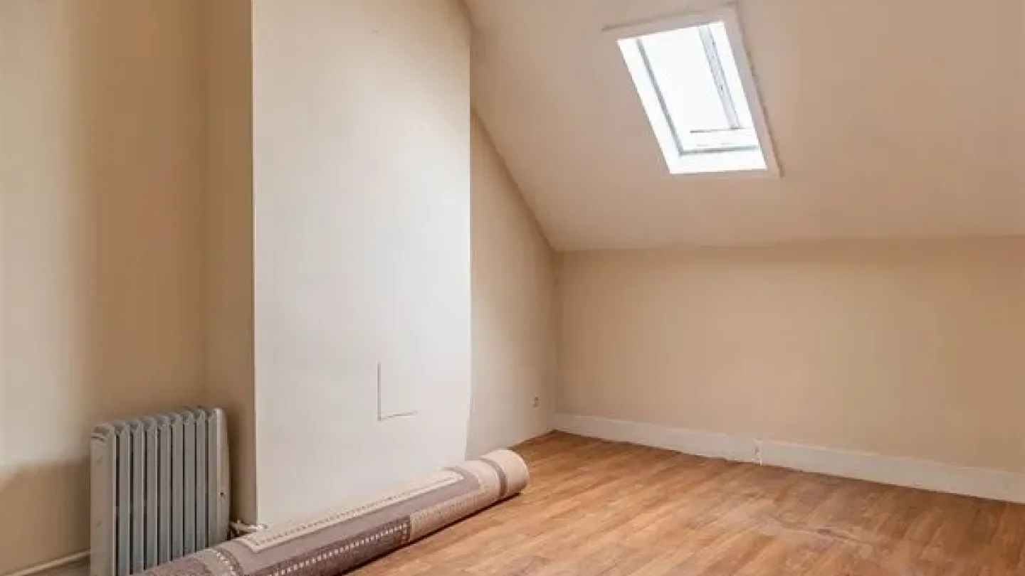 Spacious 4-Bedroom Duplex Apartment in Schaarbeek’s Botanique District - Image 5