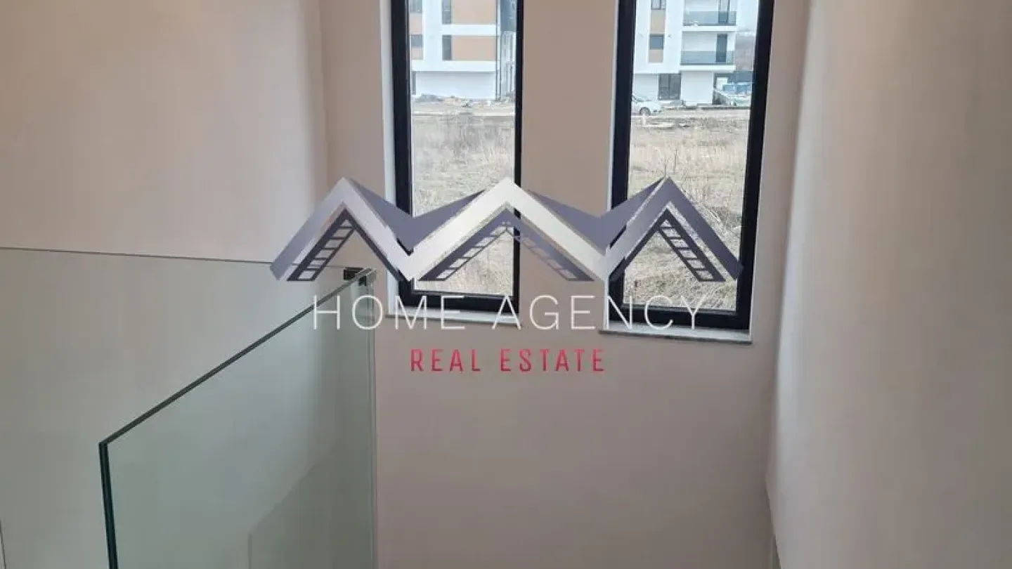Spacious 4-Bedroom House in Otopeni with Modern Amenities - Image 3