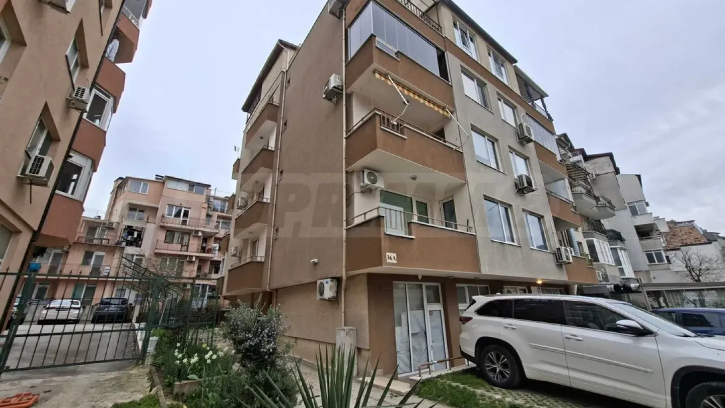 Bright Three-Bedroom Apartment in Varna's "Tsveten Kvartal" - Image 5