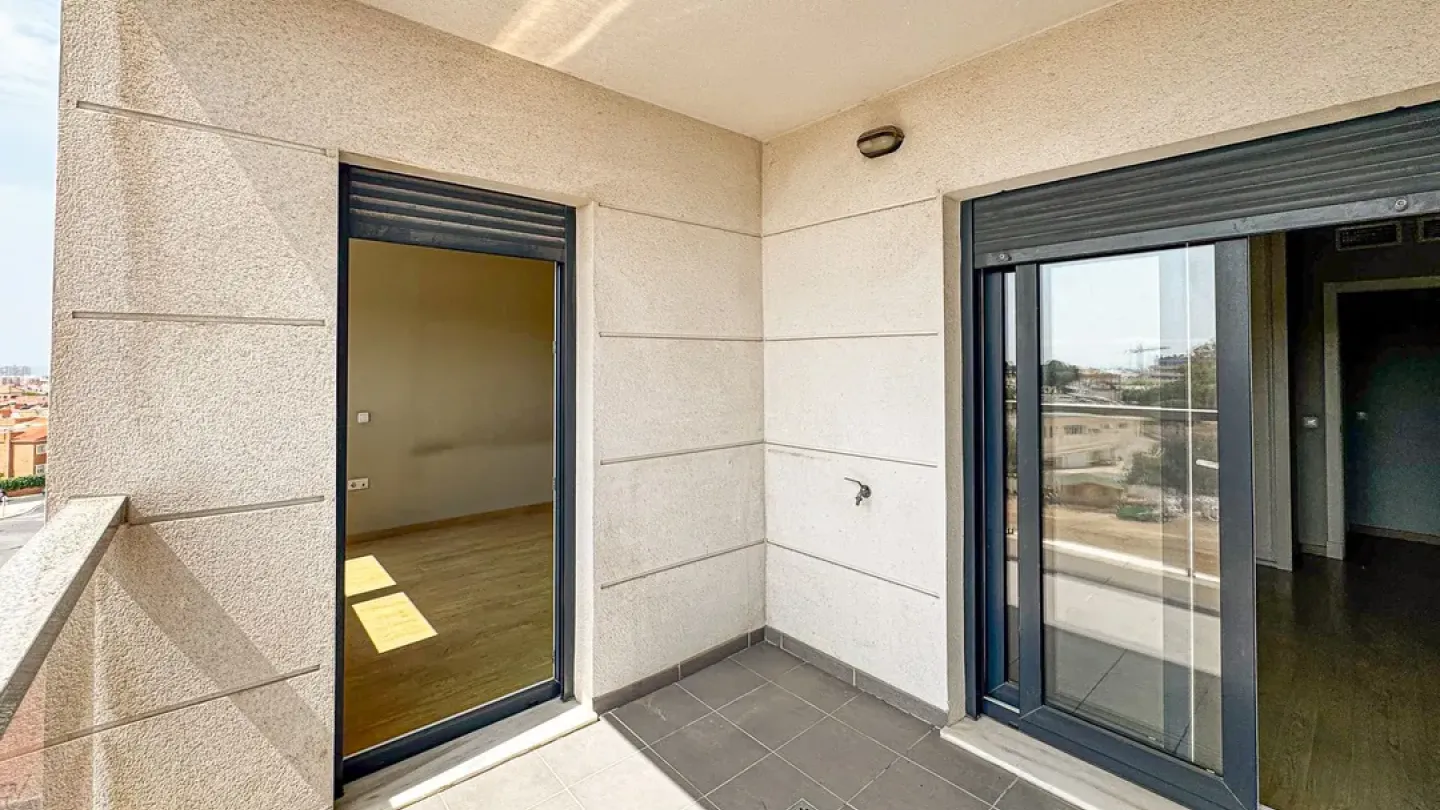 Spacious 3-Bedroom Apartment with Garage in Sunny Villablanca Resort - Image 4