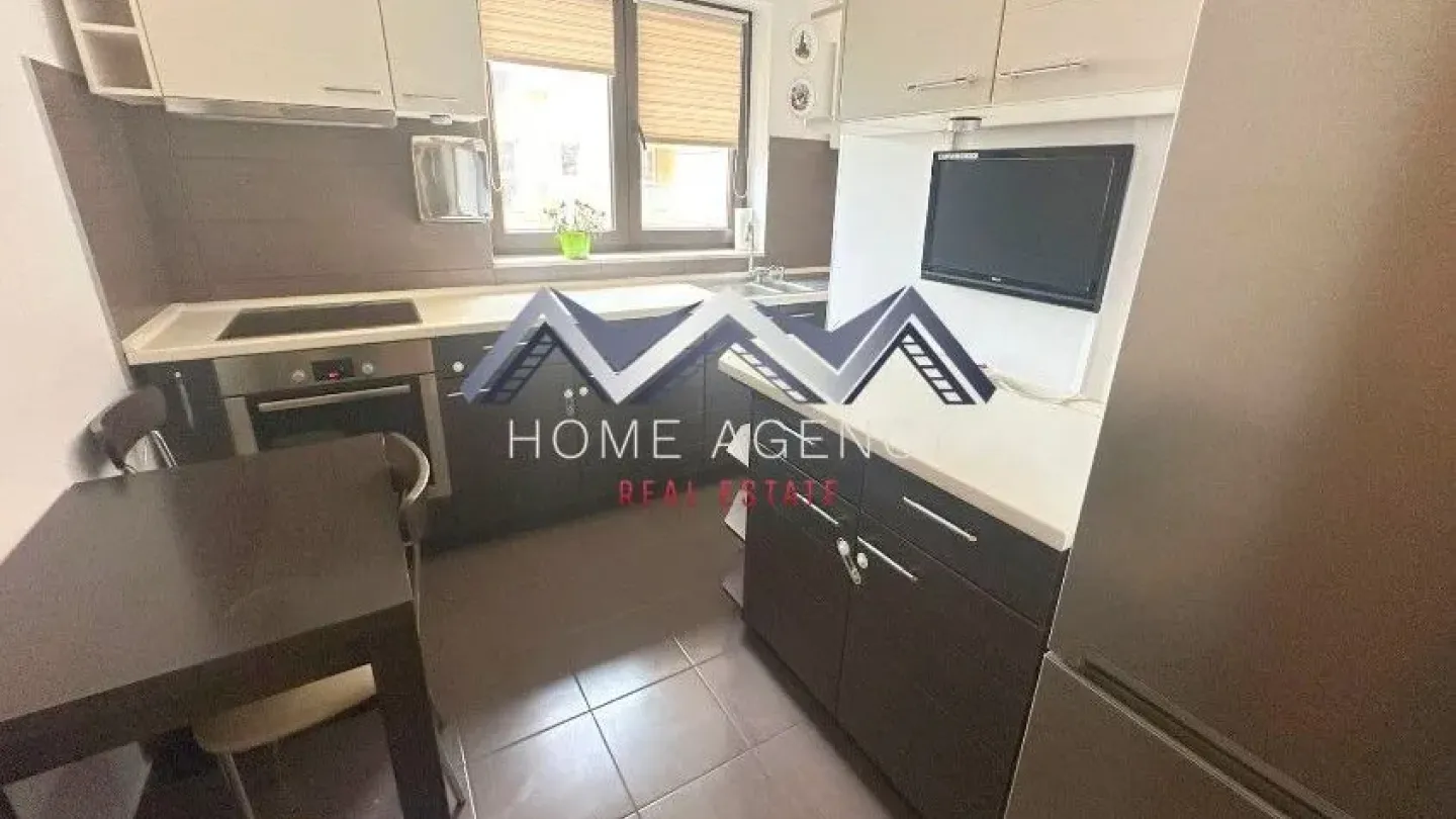 Spacious 3-4 Bedroom Apartment with 3 Bathrooms in Otopeni, Romania - Image 3