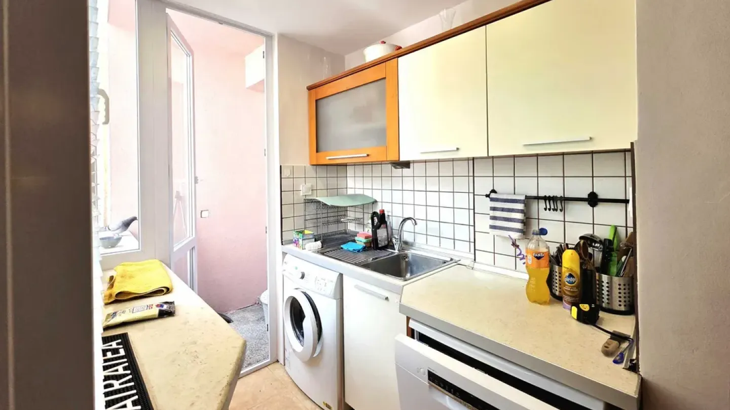 Stylish Sofia Apartment in Central Location - Fully Furnished - Image 1