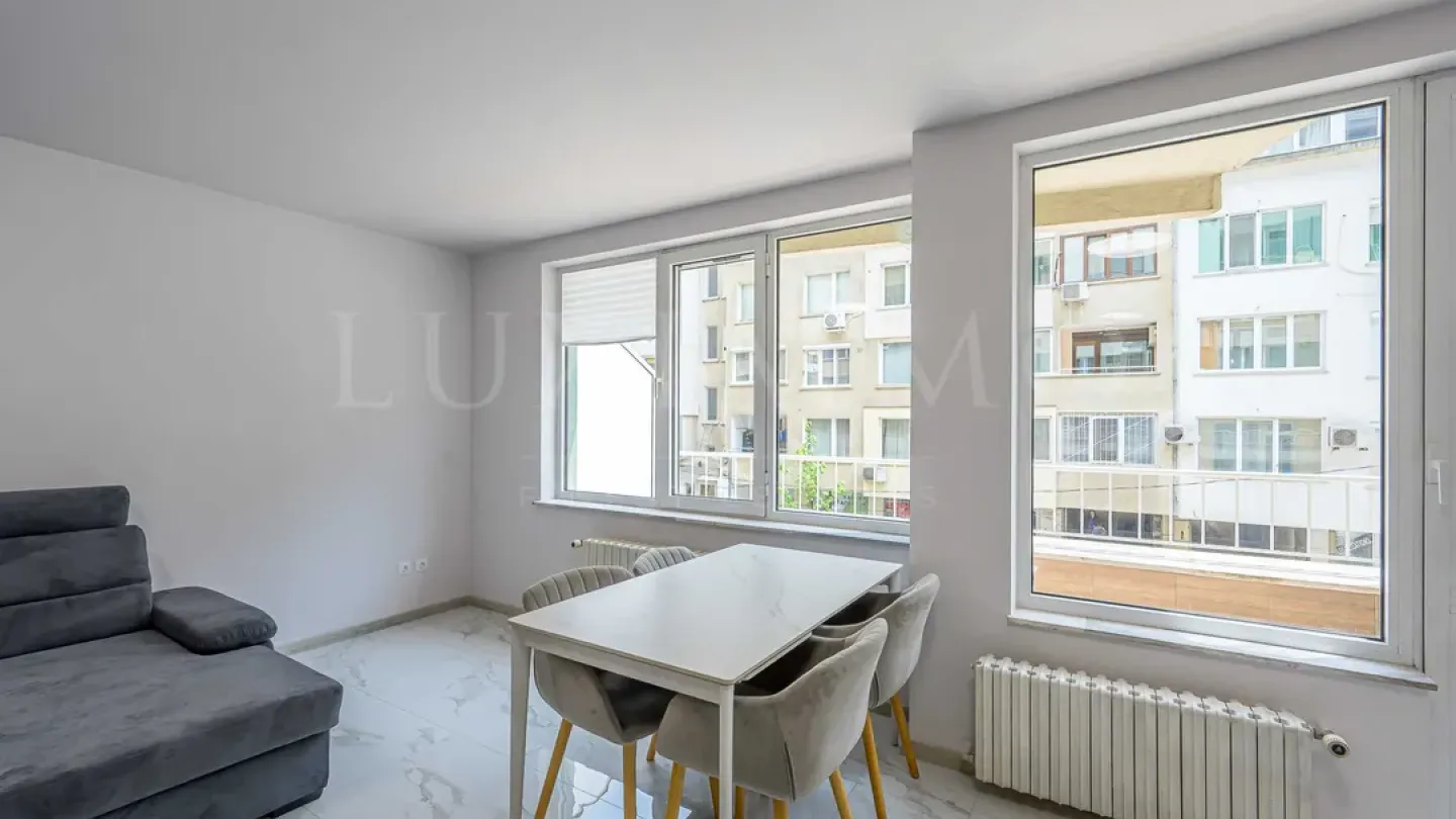 Strelbishte Medical University Apartment With Parking - Image 1