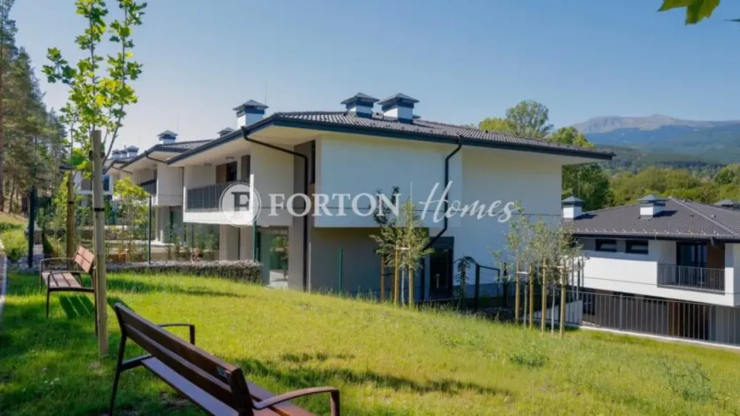Spacious Forest Retreat: Stunning 4-Bedroom House in Sofia's Kambanite Residential Park. - Image 3