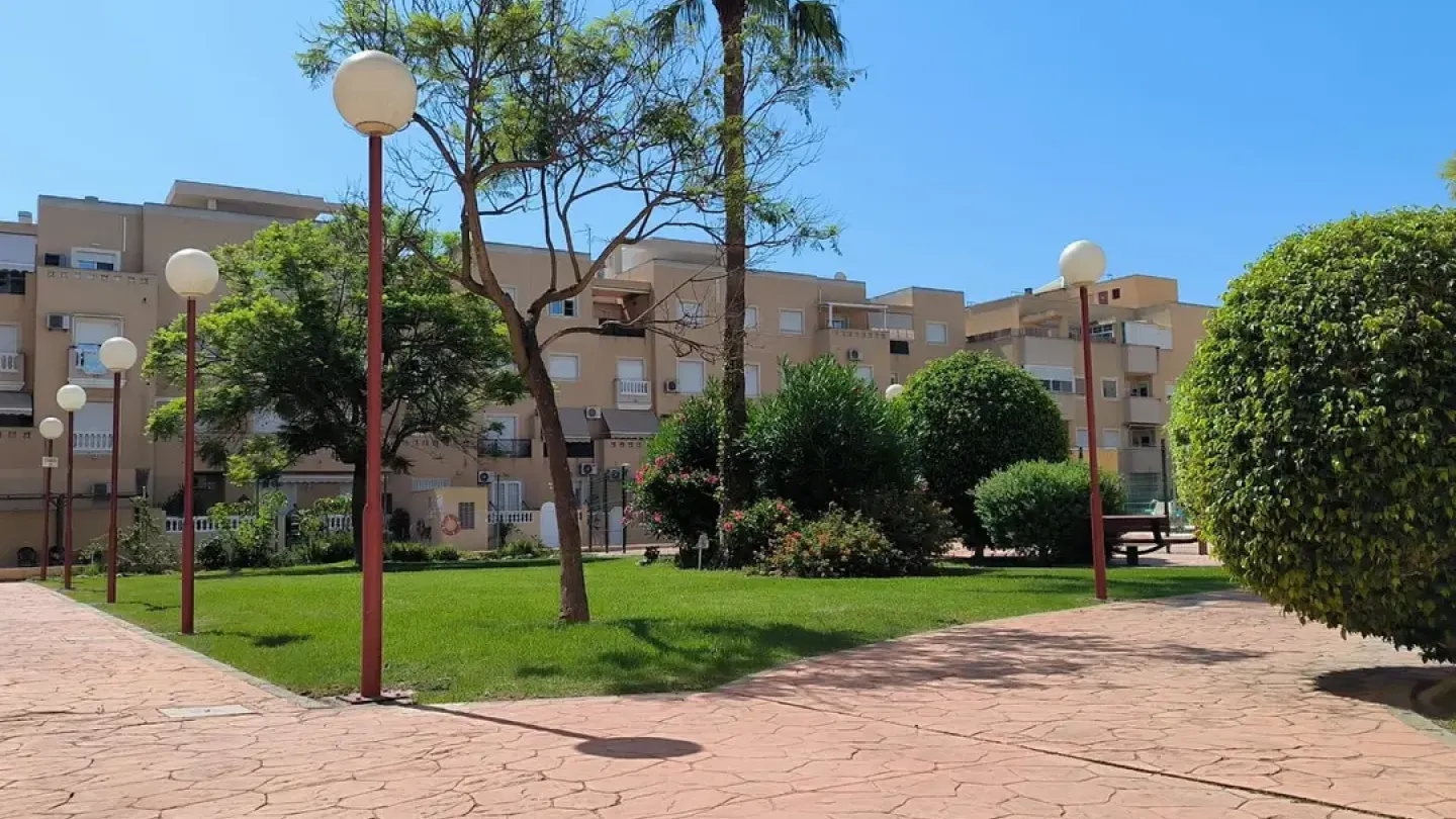 Spacious 3-Bedroom Apartment in Las Salinas, Roquetas de Mar - Image 5