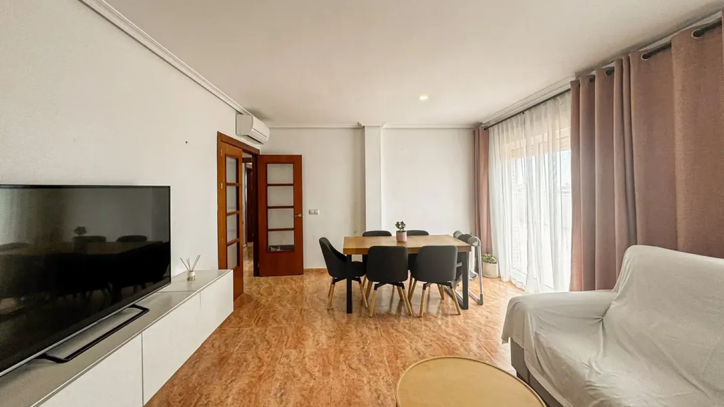 Spacious Almería Penthouse with Large Terrace & Ocean Views - Image 3