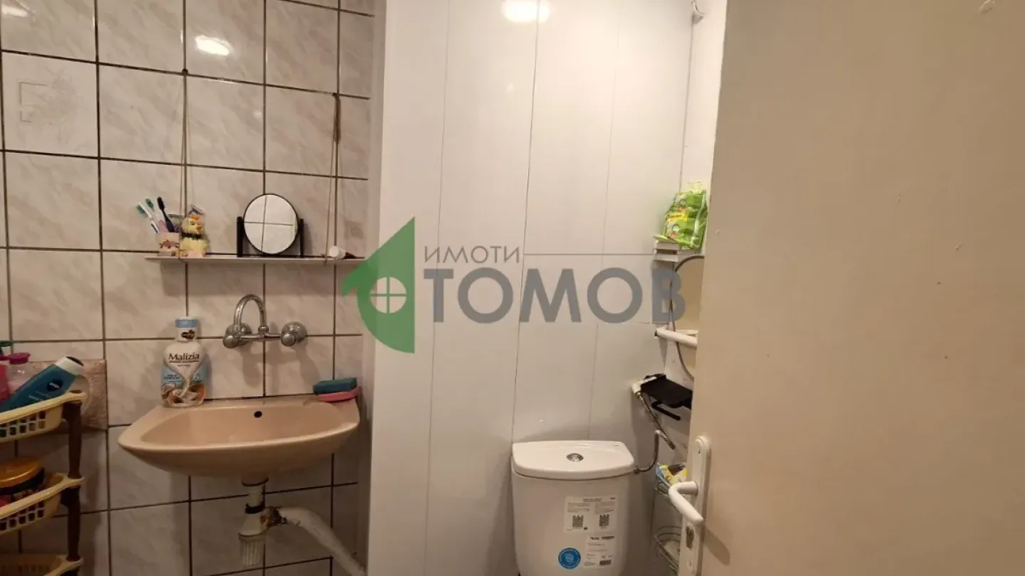 Spacious 3-Bedroom Apartment in Zheleznik, Stara Zagora - Image 5