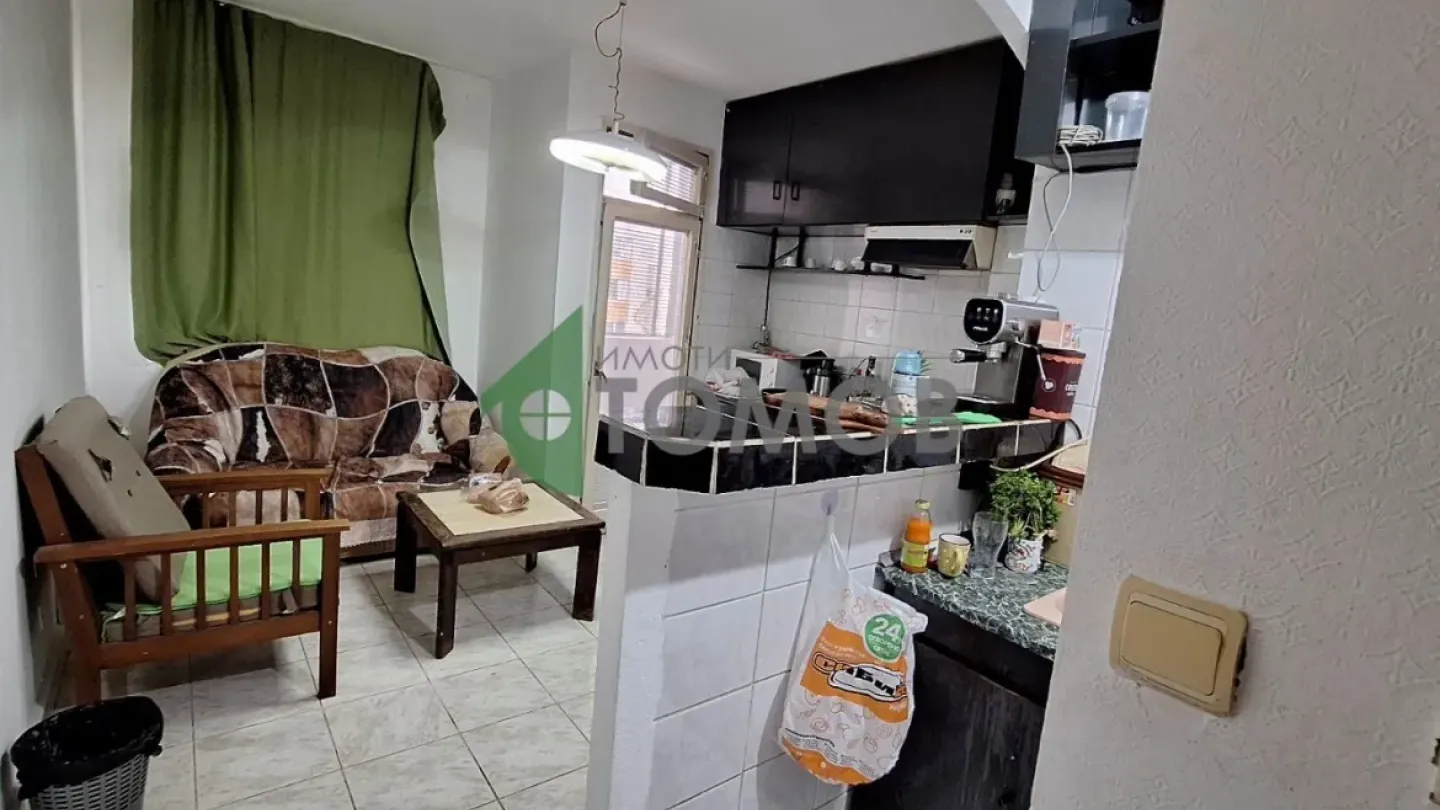 Spacious 3-Bedroom Apartment in Zheleznik, Stara Zagora - Image 3