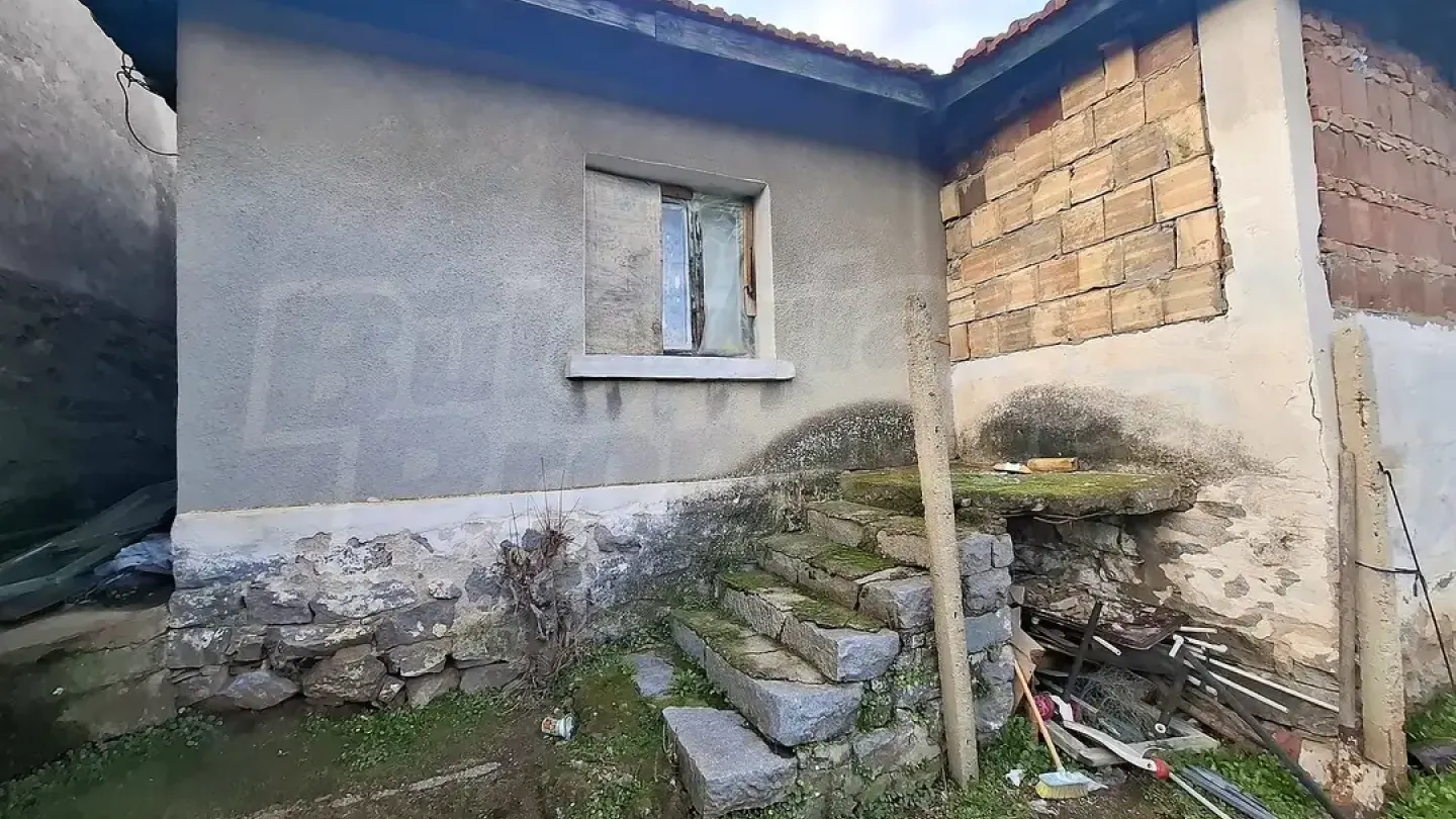 Spacious House with Garden in Granitovo Village, Bulgaria - Image 2