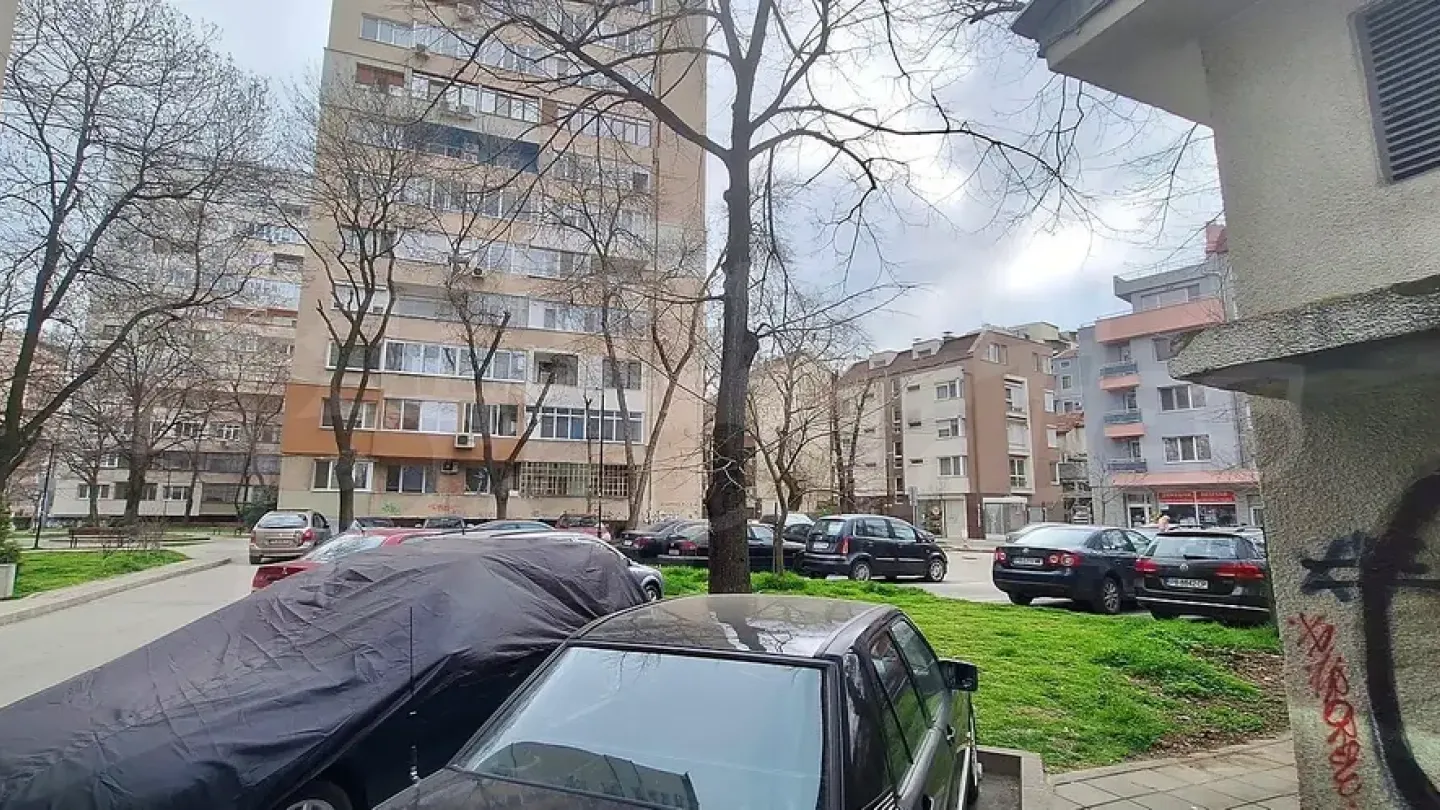 Spacious 2-Bedroom Apartment in Plovdiv Center - Bright & Renovated - Image 3
