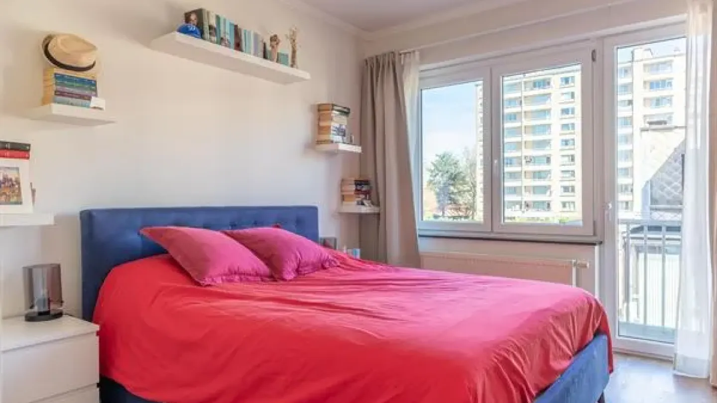 Renovated 2-Bedroom Apartment with Terrace - Elsene, Low Charges - Image 1