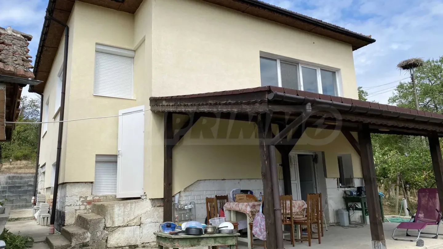 Spacious House with Danube Views & Large Garden - Image 5