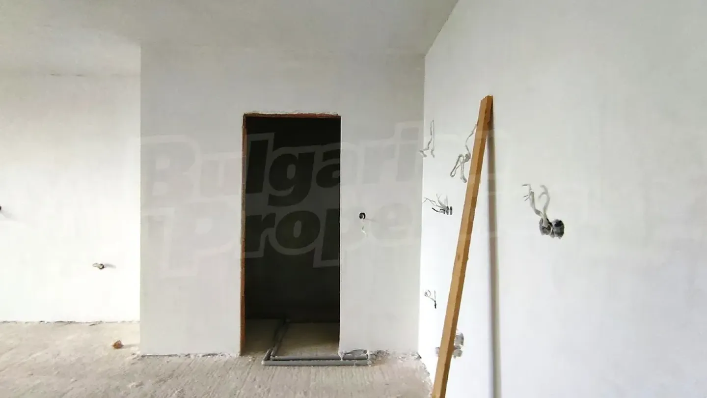 Spacious Two-Bedroom Apartment in Kazanski District, Stara Zagora - Image 3