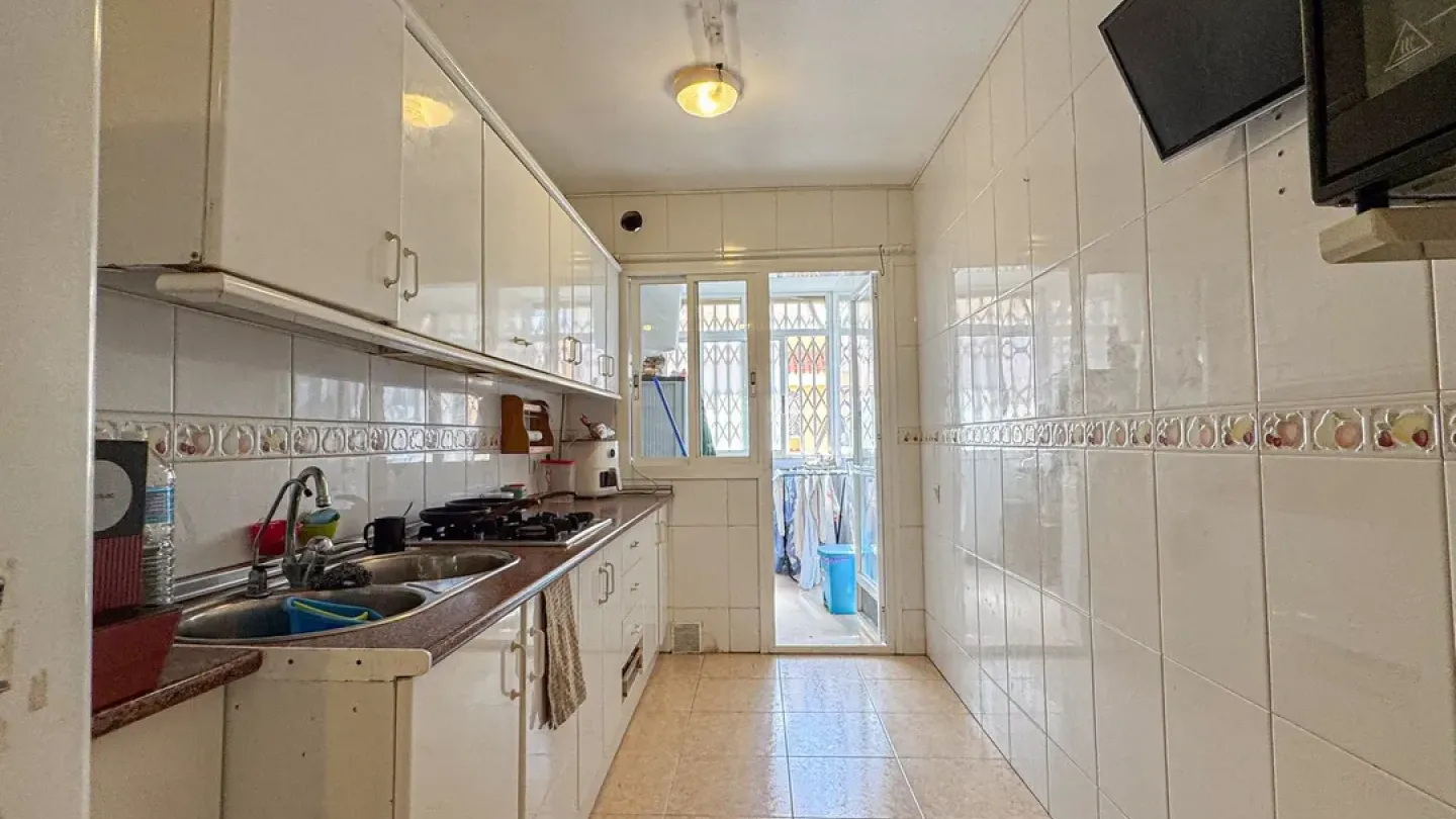 Spacious 3-Bedroom Apartment with Pool & Garage in Aguadulce - Image 4