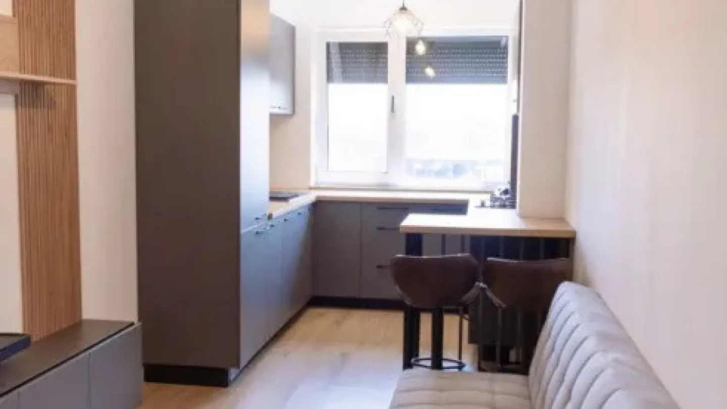 Ivory Residence: Fully Furnished 2-Bedroom Apartment with Parking - Image 5