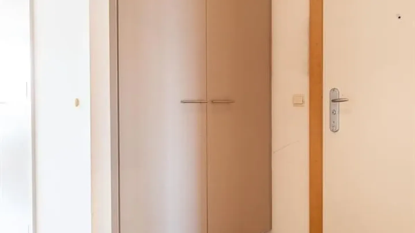 Bright 2-Bedroom Apartment with Terrace Near Calvevoet Station - Image 3