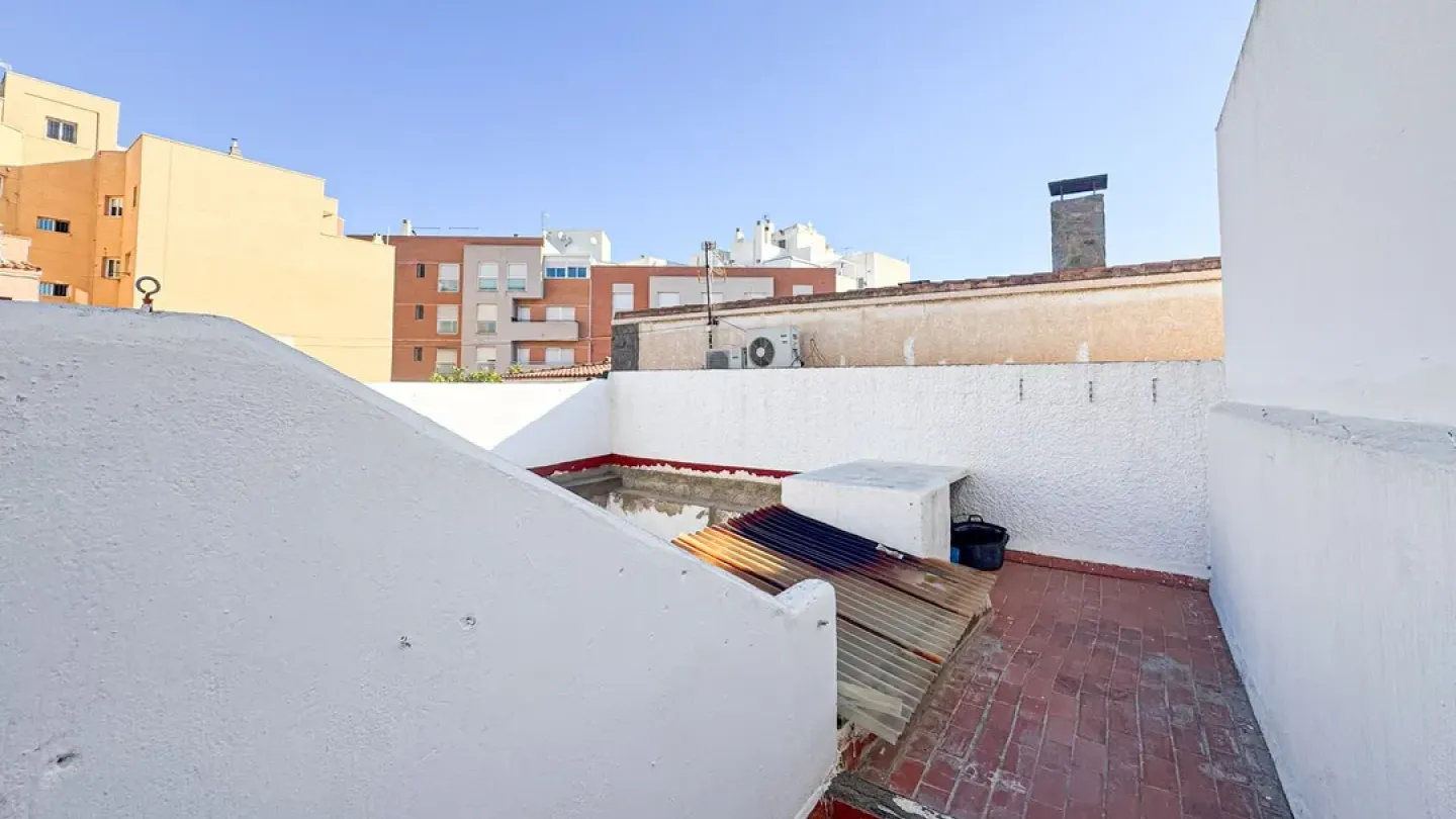 Almería Townhouse with Patio & Solarium – 3 Bedrooms, 98,000 EUR - Image 2