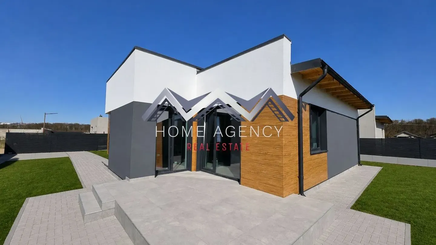 Spacious House with Land in Tranquil Balotești, Romania - Image 2