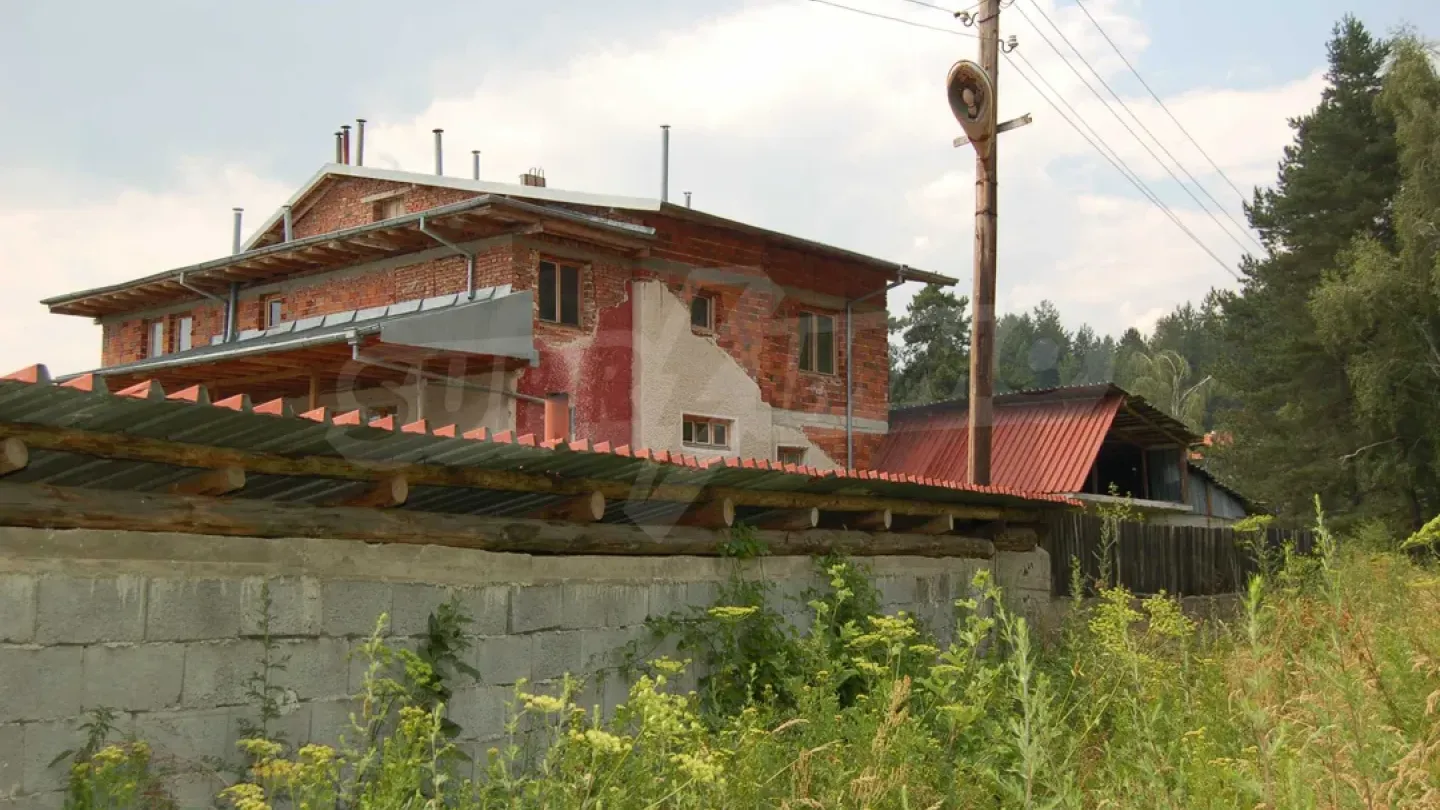 Spacious House with Mineral Water Potential in Pirin Mountains - Image 1
