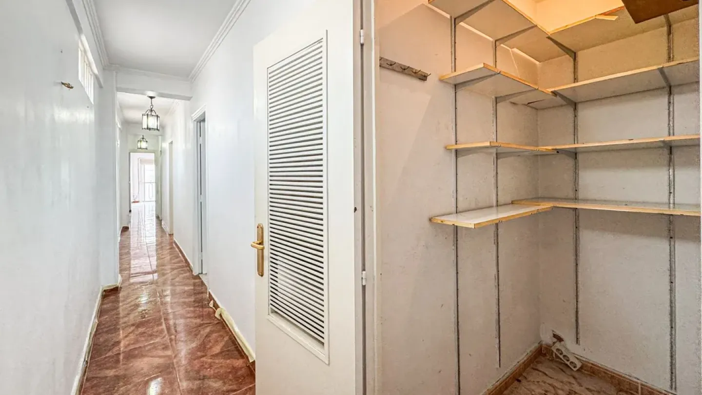 Spacious 2-Bedroom Apartment with Terrace in Almería City - Image 3