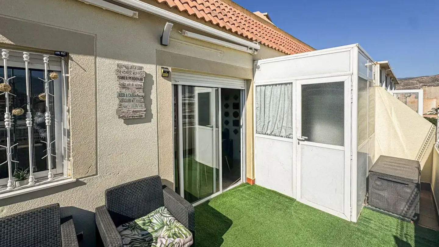 Spacious 3-Bedroom Sea View Apartment with Private Terrace - Image 2