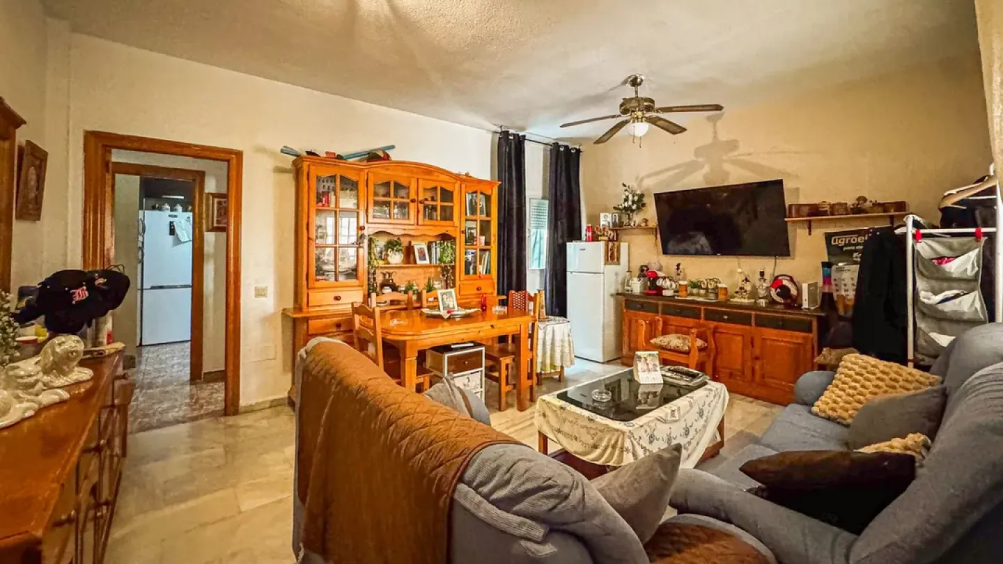Spacious 3-Bedroom Duplex in Balerma, Near Park and Sports Pavilion - Image 3
