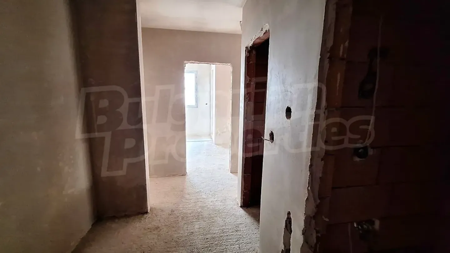 Spacious South-Facing 2-Bedroom Apartment in Varna's Vazrazhdane 1 - Image 5