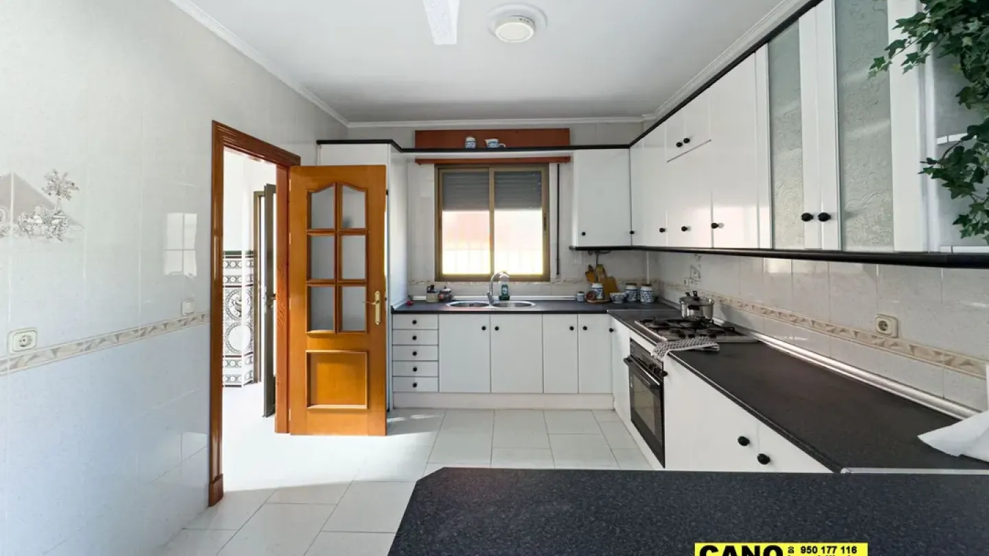 Spacious 5-Bedroom Chalet with Pool & BBQ in Huércal de Almería - Image 1
