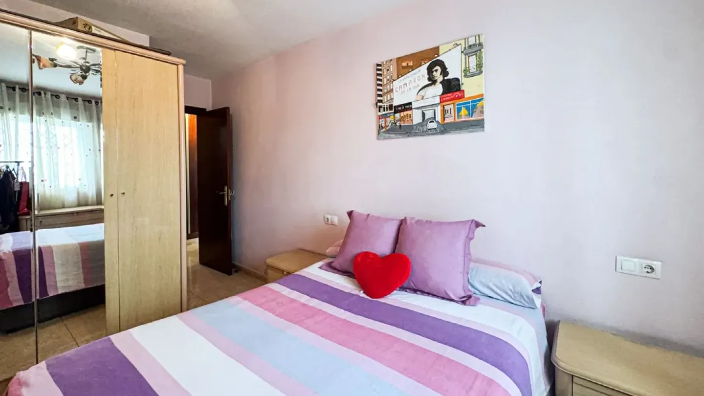 Spacious 2-Bedroom Apartment with Elevator in Almería, Spain - Image 2
