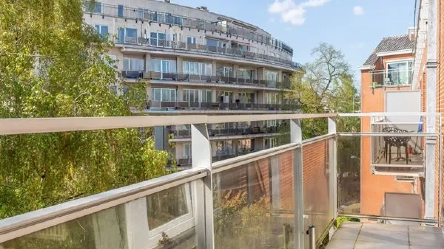 Bright Terrace Apartment in Uccle, Near Bois de la Cambre – 39m2 - Image 3