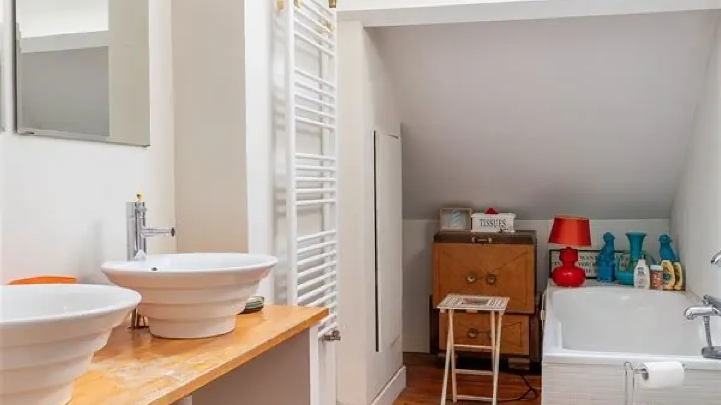 Uccle Border Townhouse: Four Bedrooms, Authentic Charm & Heritage. - Image 3
