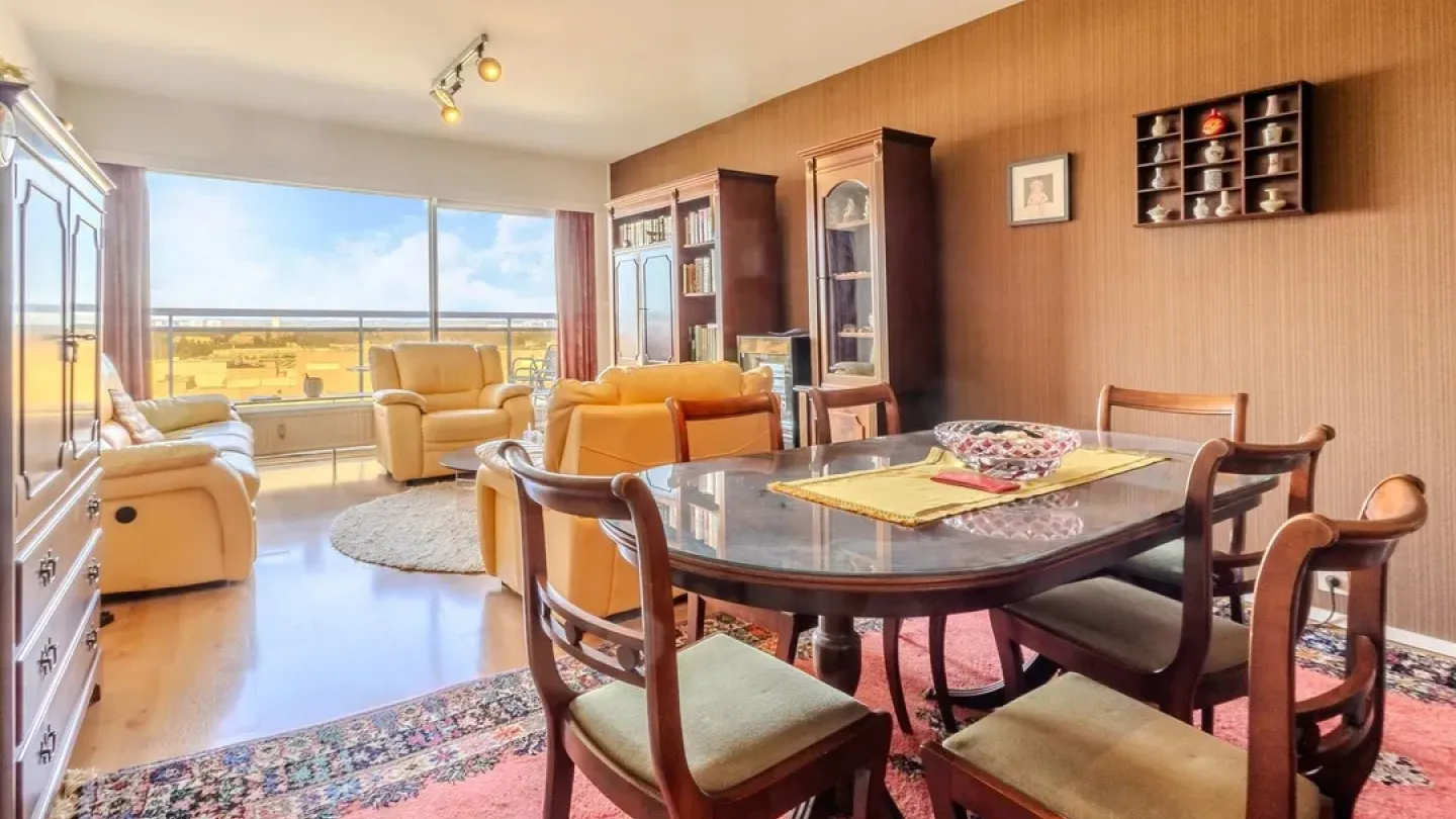 Spacious Brussels Apartment with Terraces & Panoramic City Views - Image 3
