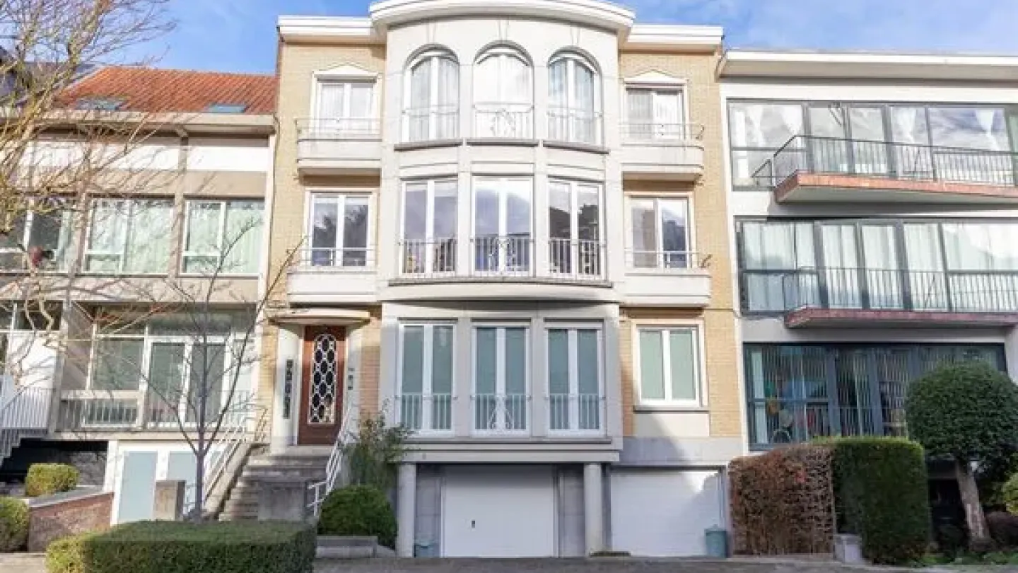 Spacious 3-Bedroom Apartment in Ukkel – Low Charges, Bright & Ready! - Image 5