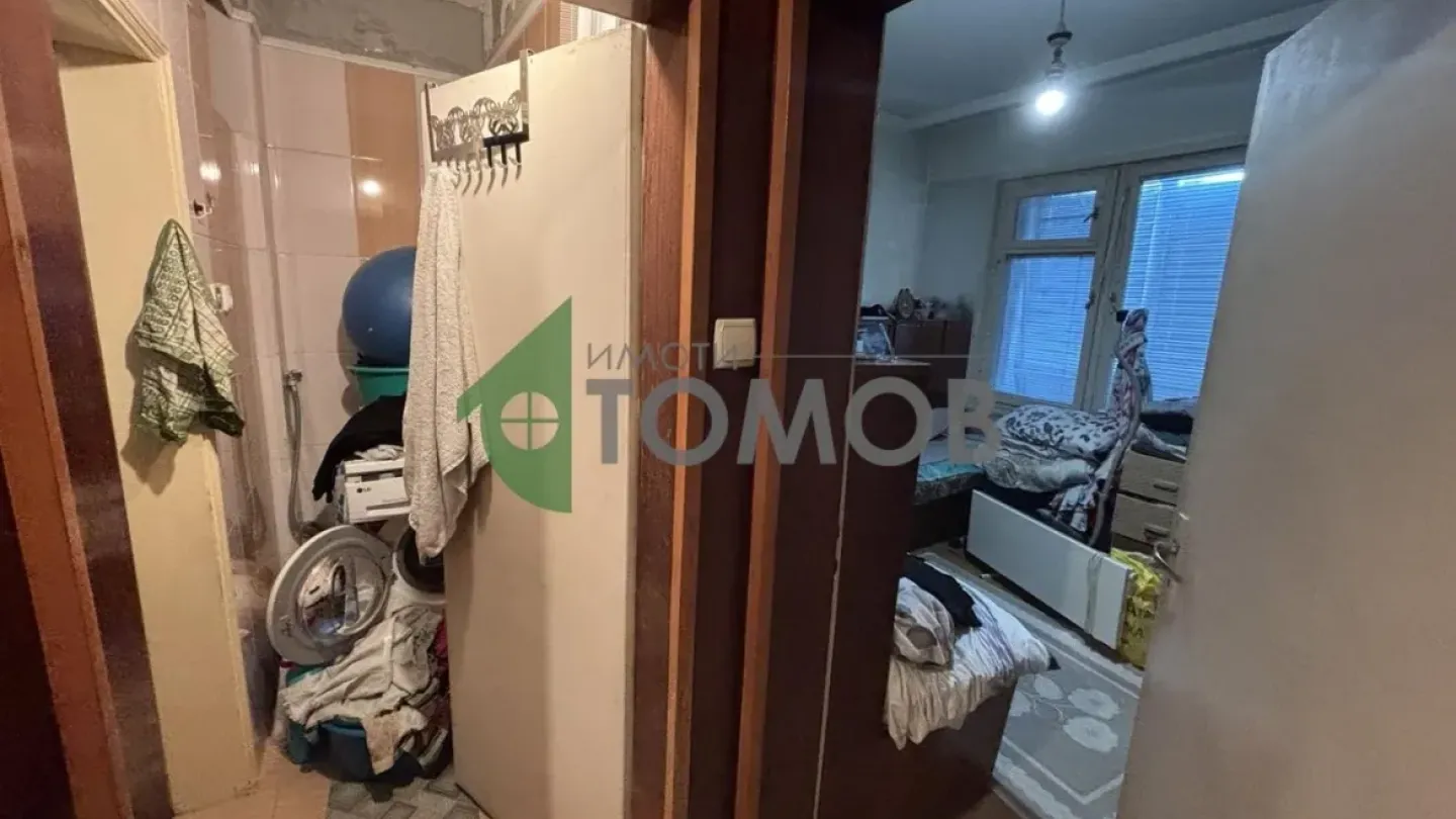 Spacious Three-Bedroom Apartment with Retail Space in Stara Zagora - Image 3
