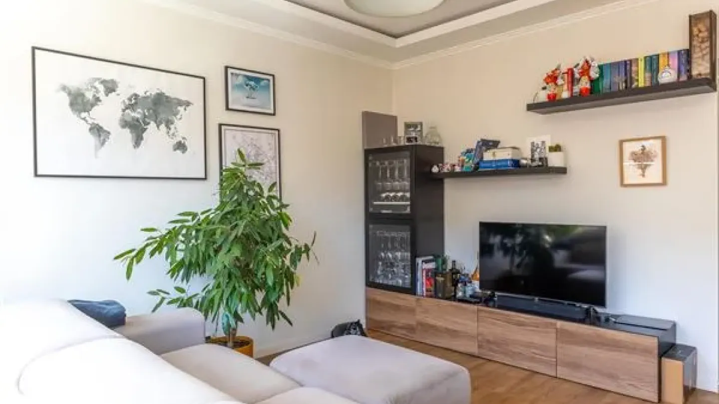 Renovated 2-Bedroom Apartment with Terrace - Elsene, Low Charges - Image 2