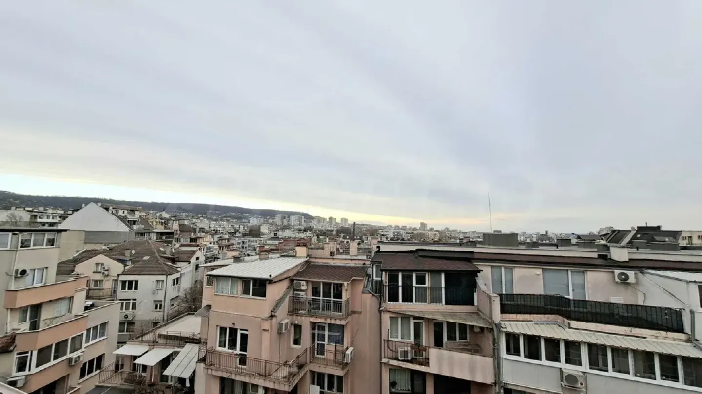 Bright Three-Bedroom Apartment in Varna's "Tsveten Kvartal" - Image 1