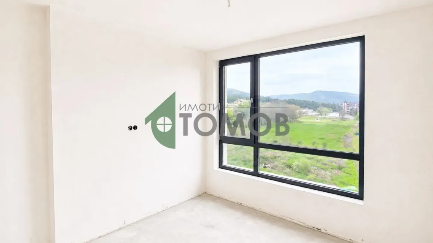 Spacious 3-Bedroom Apartment in New "Ayazmoto" Complex, Stara Zagora - Image 3