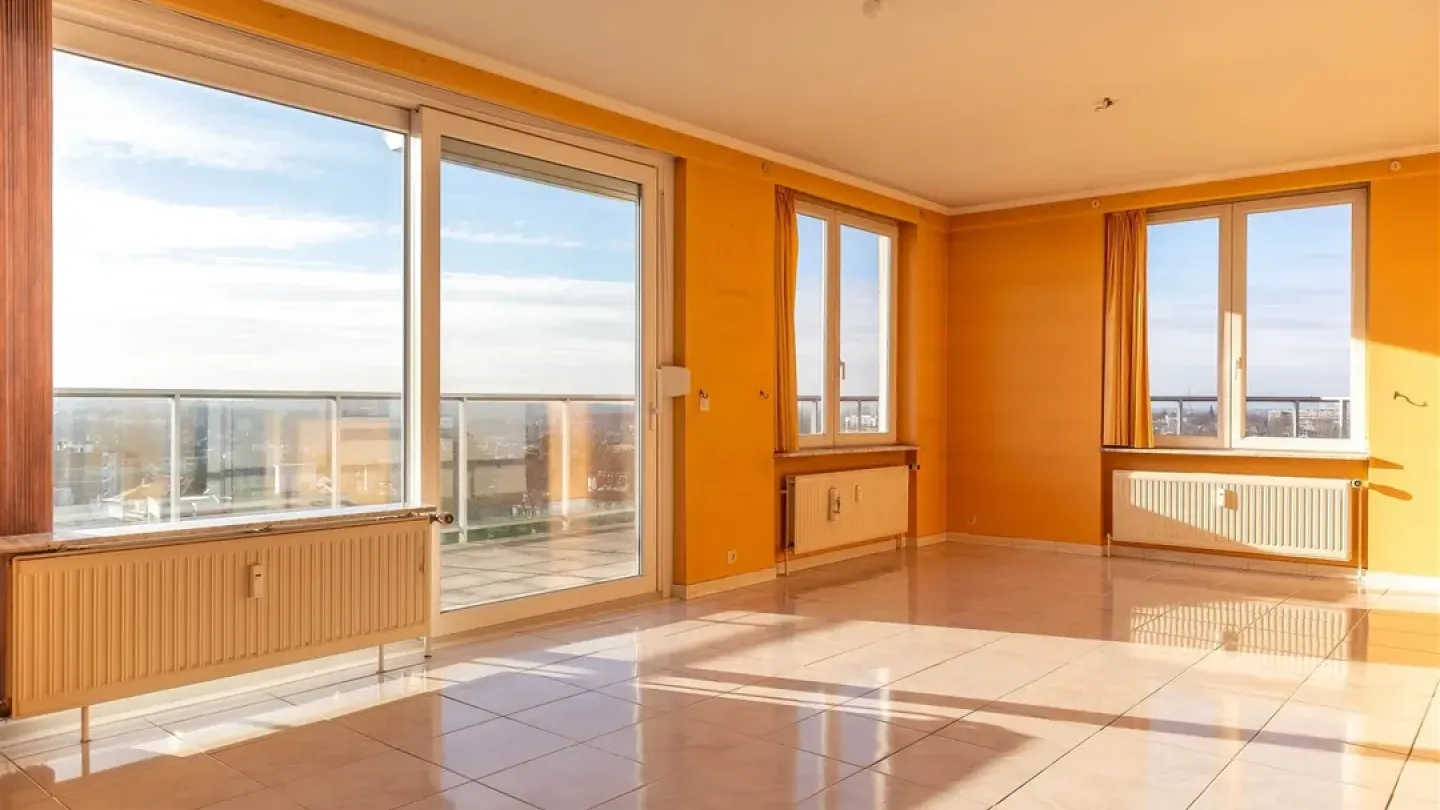 Corner Messidor Penthouse: XXL Terrace, Breathtaking Views & Modern Living - Image 3