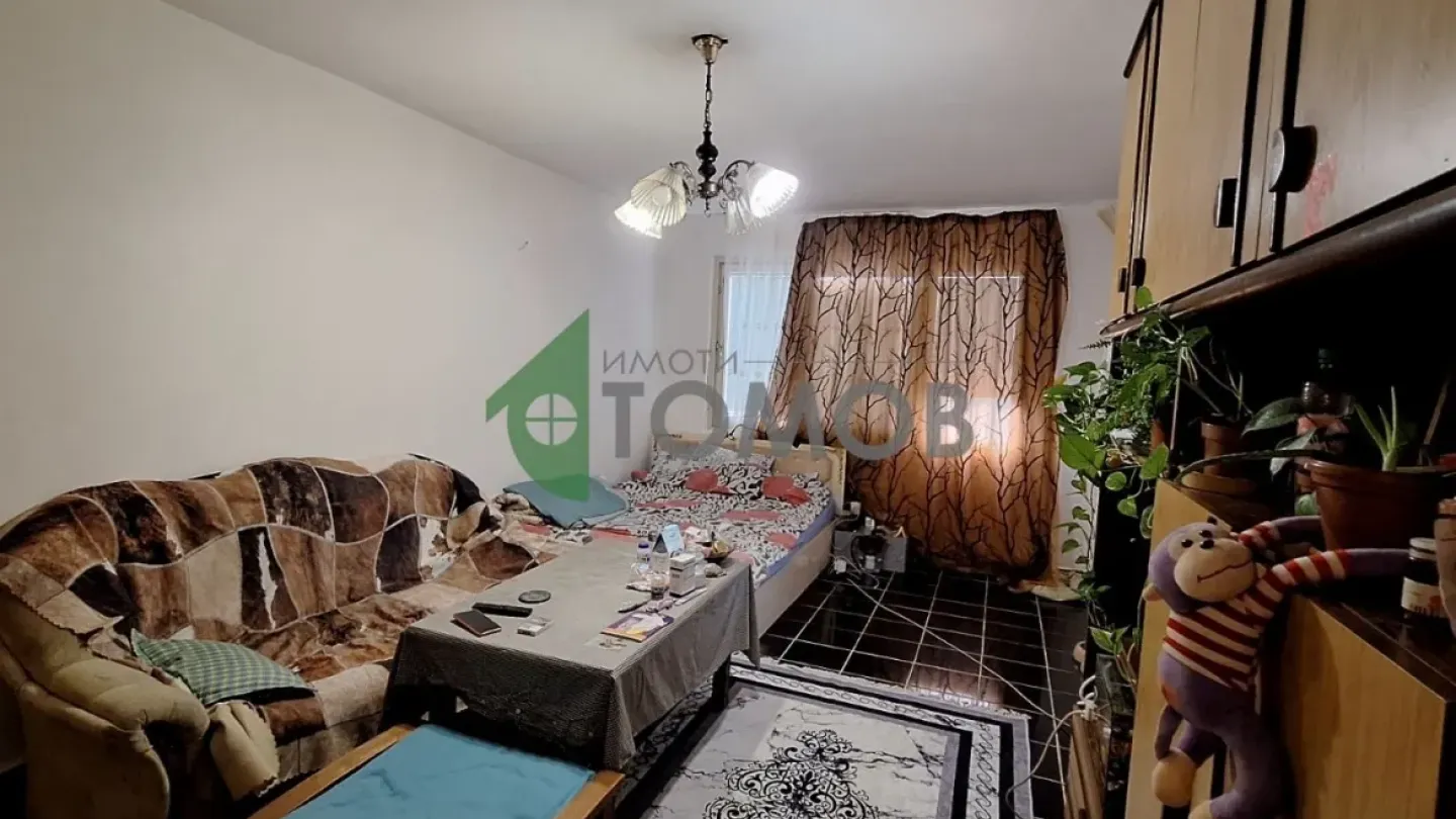 Spacious 3-Bedroom Apartment in Zheleznik, Stara Zagora - Image 4