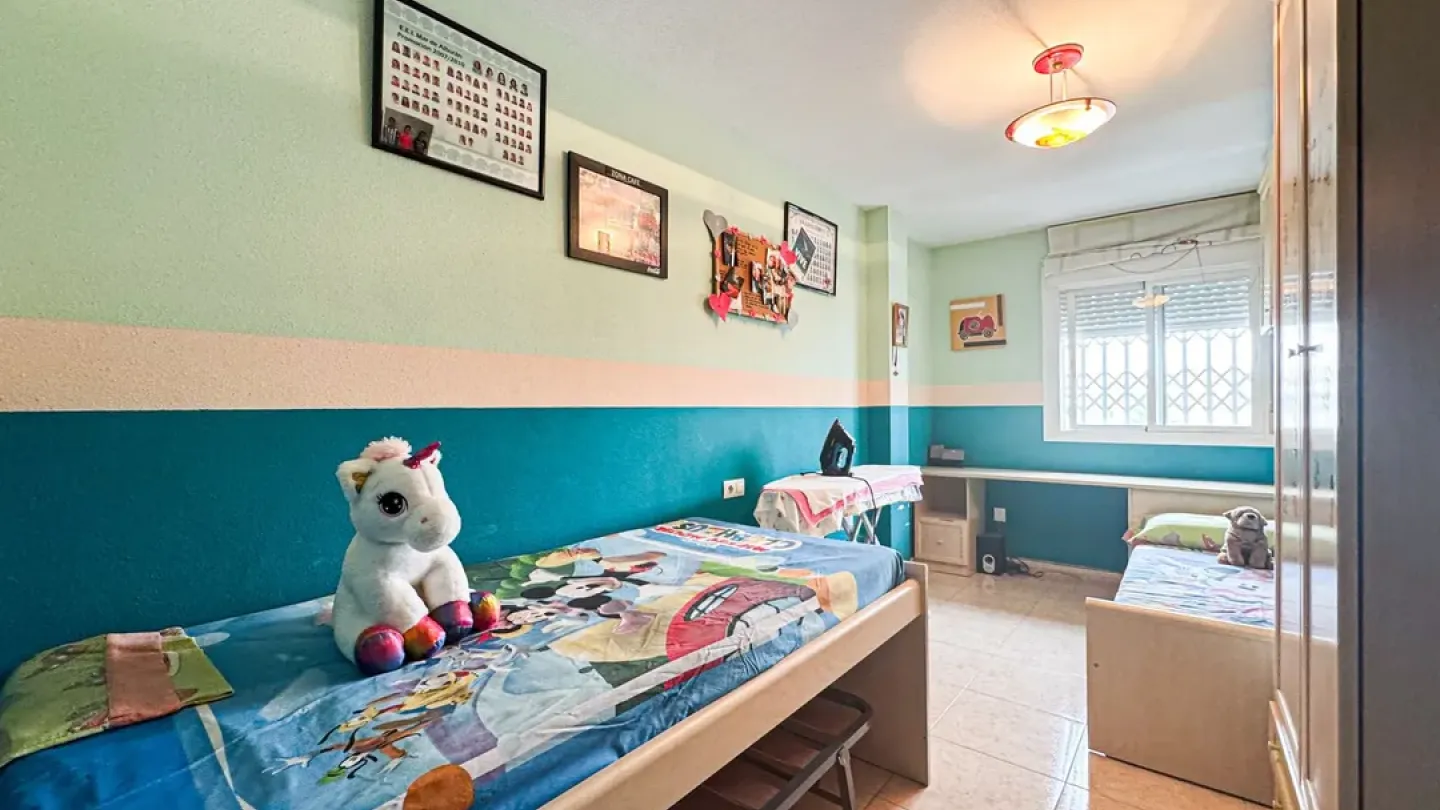 Spacious 2-Bedroom Apartment with Elevator in Almería, Spain - Image 1