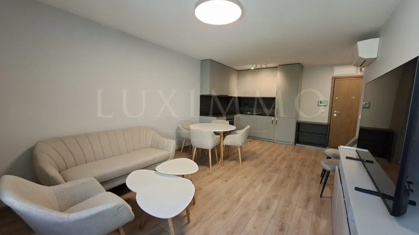 Bright Two-Bedroom Seafront Apartment in Varna’s Greek Quarter - Image 2