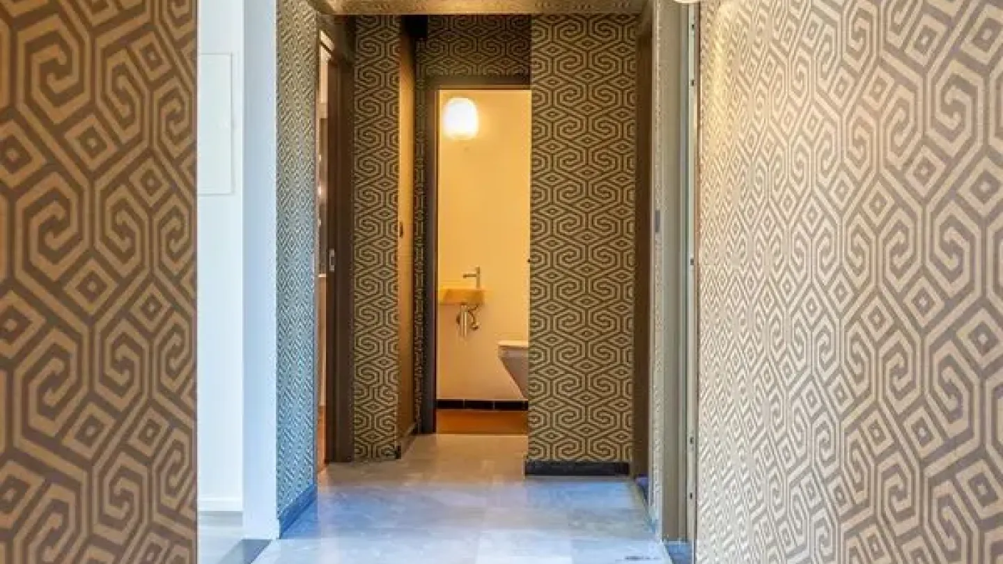 Bright 3-Bedroom Penthouse with Terraces & Parking in Ukkel - Image 2