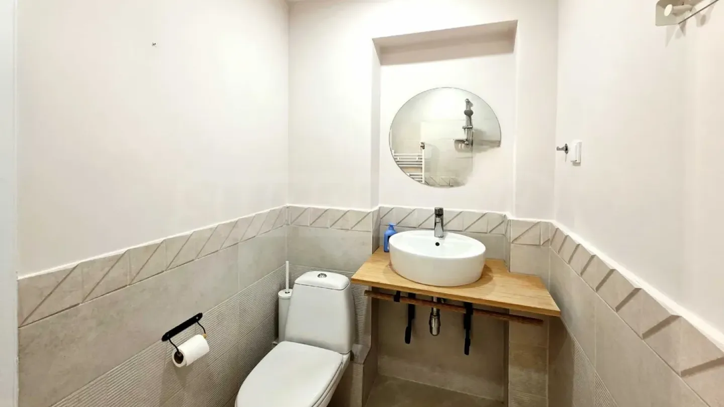 Stylish Sofia Apartment in Central Location - Fully Furnished - Image 4