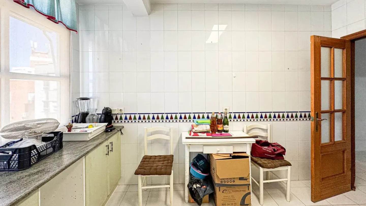 Spacious 4-Bedroom Apartment with Terrace - Los Molinos, Almería - Image 1