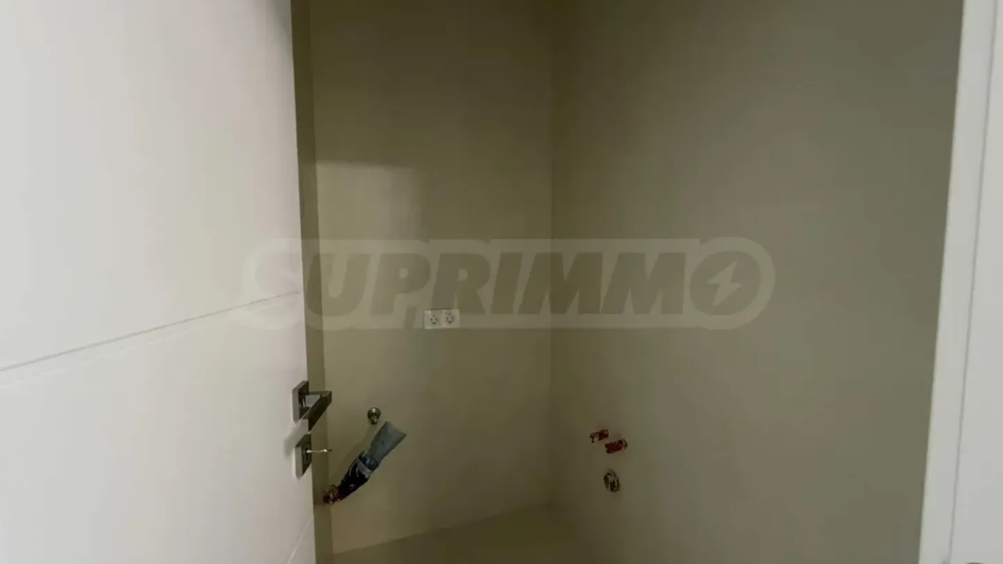 Spacious Apartment with Panoramic Rhodope Views in Plovdiv - Image 4
