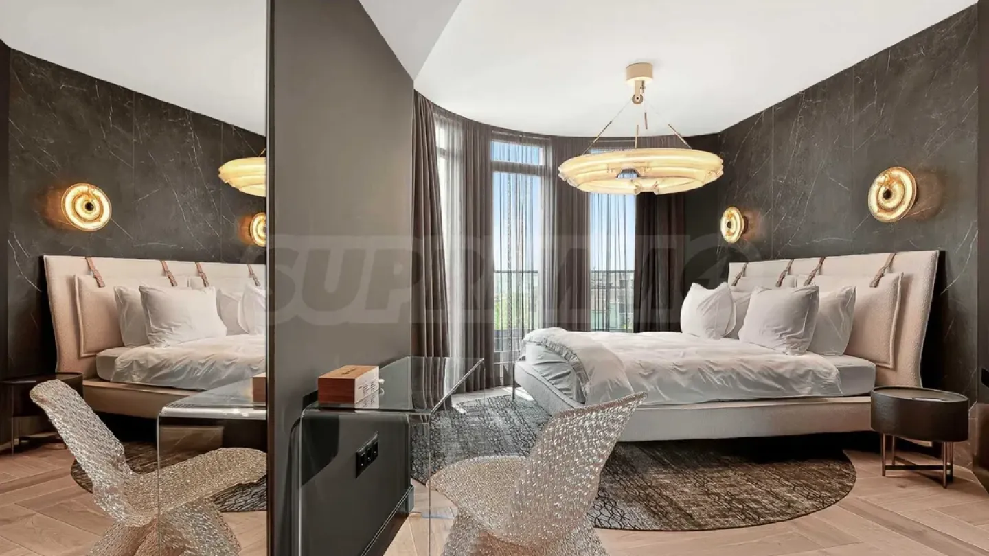 Luxury Varna Penthouse: Spa, Sea Views & Style - Image 1