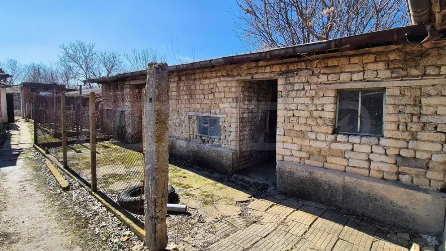 Charming Two-Building Home Near Levski, Bulgaria - 105m2 - Image 2