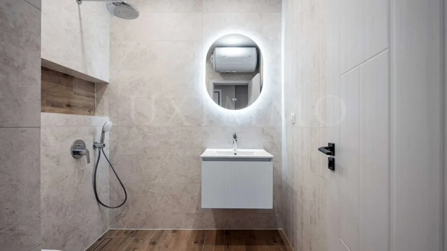 Stylish One-Bedroom Apartment in Prestigious Plovdiv Complex - Image 5