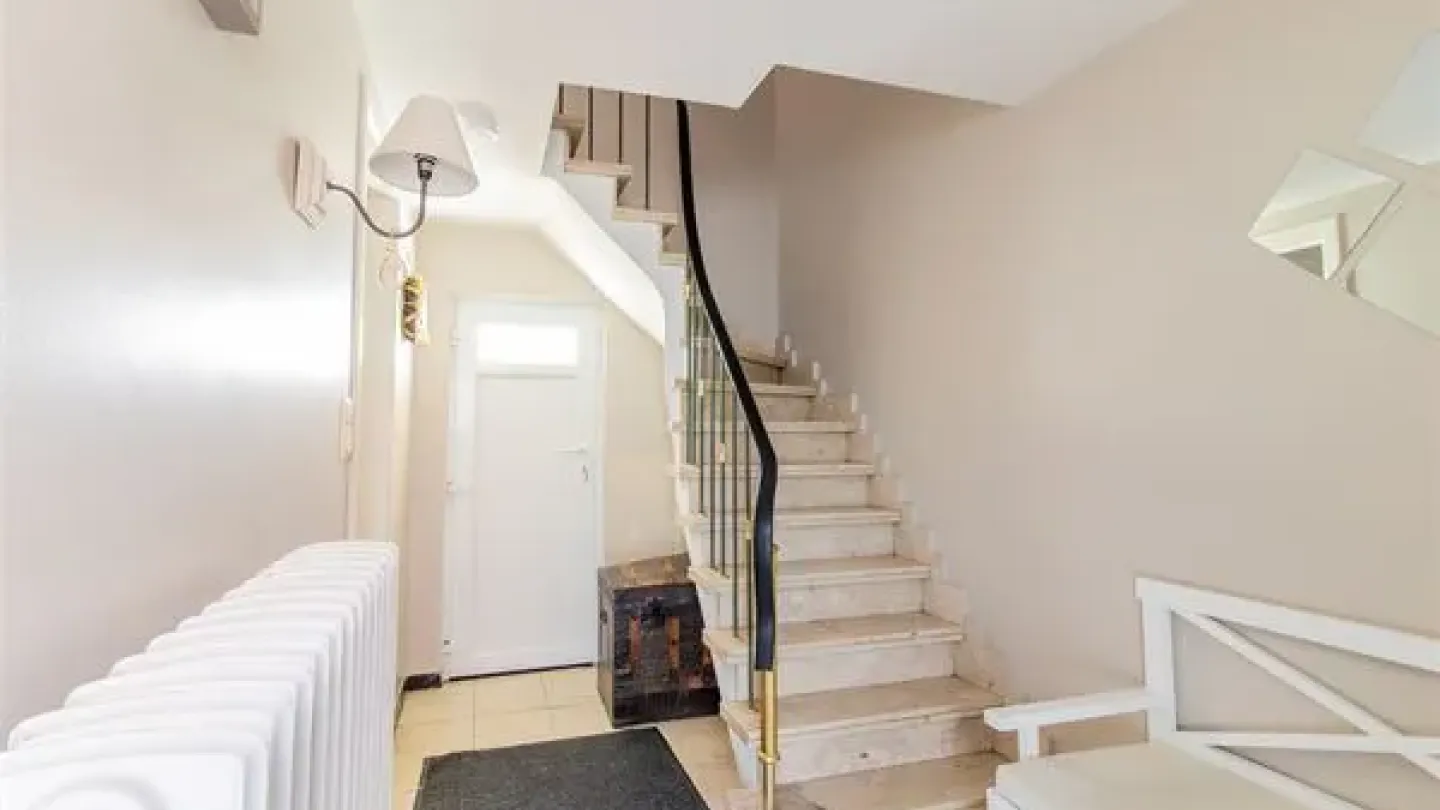 Charming Cul-de-Sac House with 3 Bedrooms – Perfect Family Home - Image 1