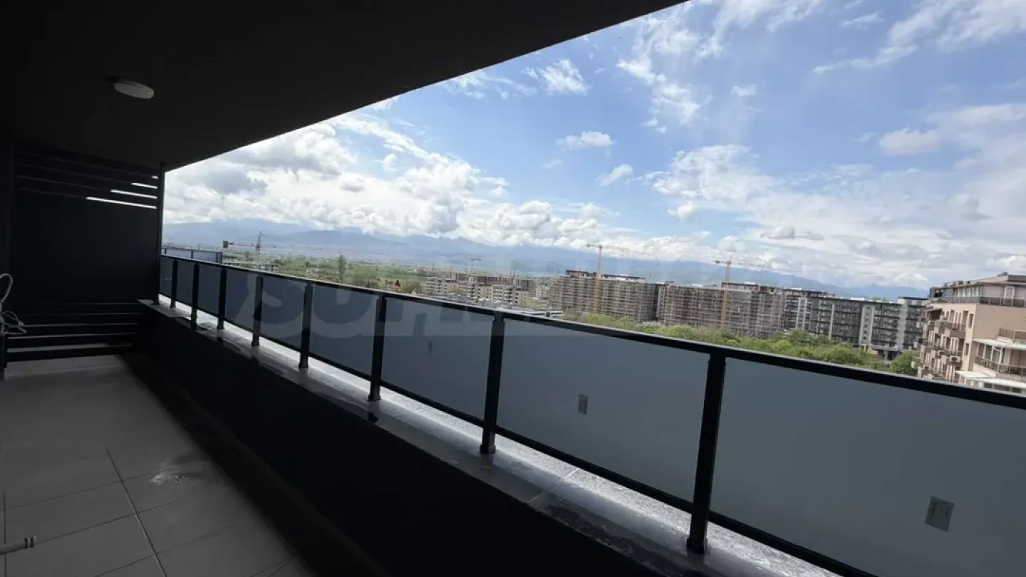 Spacious Apartment with Panoramic Rhodope Views in Plovdiv - Image 2